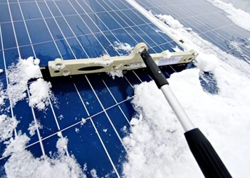Kako čistite solarne panele zimi?